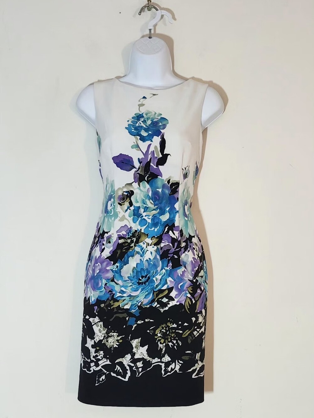 Connected Apparel Sleeveless Floral Sheath Dress Size: 4 Color: White/Multi